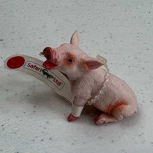 Safari Ltd 245829 Safari Farm Sitting Piglet Toy Pink Decorative Animal Figurine